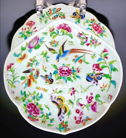古玩陶瓷豆青釉廣彩花鳥蝶紋盤真品鑒賞圖