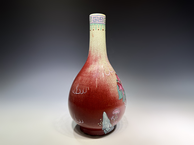 古玩陶瓷清晚期·紅釉粉彩海八怪膽瓶真品鑒賞圖