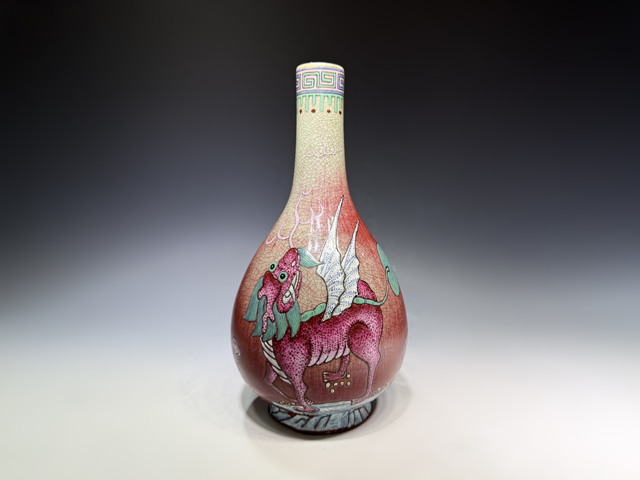 古玩陶瓷清晚期·紅釉粉彩海八怪膽瓶真品鑒賞圖