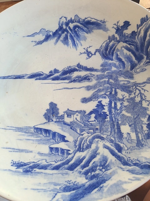 古玩陶瓷山水紋青花盤真品鑒賞圖
