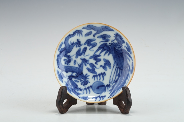 古玩陶瓷清中·青花龍鳳紋小盤真品鑒賞圖