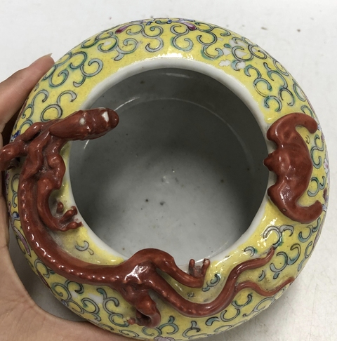 古玩陶瓷民國·黃地粉彩纏枝壽字紋堆塑螭龍蝙蝠水洗拍賣,當前價格5678元