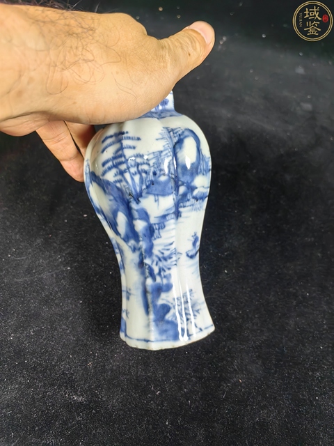 古玩陶瓷康熙青花通景山水瓜棱瓶真品鑒賞圖