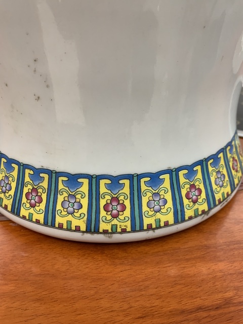 古玩陶瓷粉彩花鳥紋蓋罐真品鑒賞圖