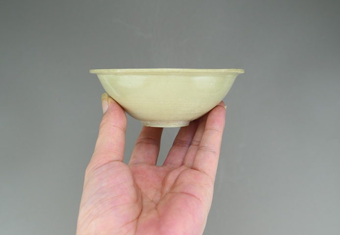 古玩陶瓷米黃釉斗笠碗真品鑒賞圖