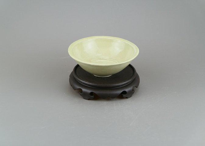 古玩陶瓷米黃釉斗笠碗真品鑒賞圖