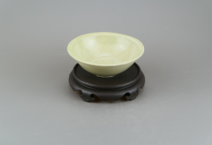 古玩陶瓷米黃釉斗笠碗真品鑒賞圖