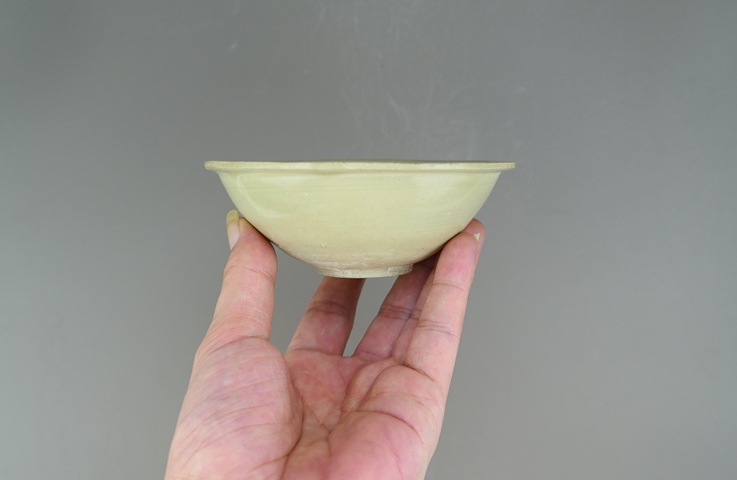 古玩陶瓷米黃釉斗笠碗真品鑒賞圖