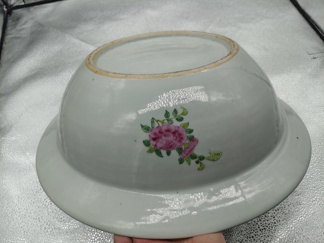 古玩陶瓷清代中期光彩蝶戀花紋大盆真品鑒賞圖