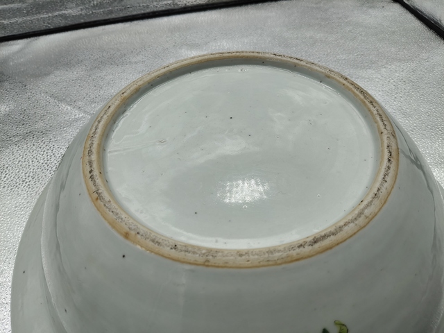 古玩陶瓷清代中期光彩蝶戀花紋大盆真品鑒賞圖