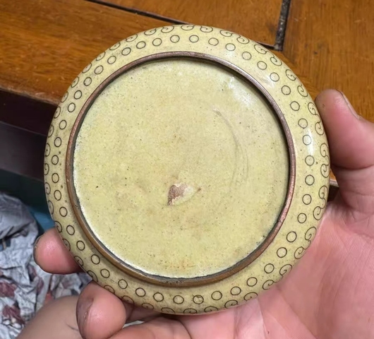 古玩陶瓷花卉紋蓋盒真品鑒賞圖