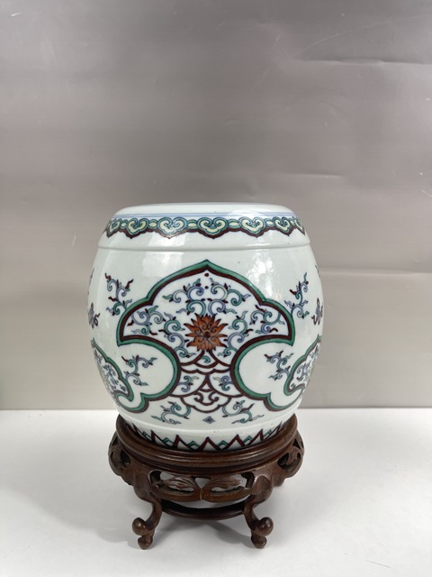 古玩陶瓷斗彩迎手真品鑒賞圖