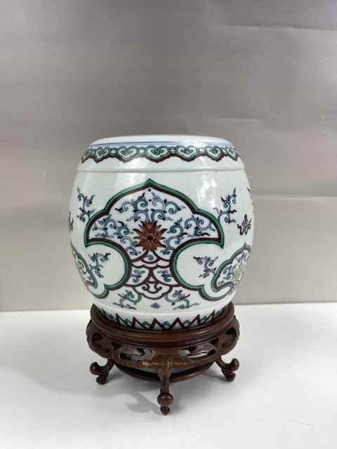 古玩陶瓷斗彩迎手真品鑒賞圖