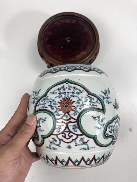 古玩陶瓷斗彩迎手真品鑒賞圖