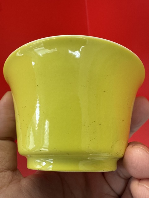 古玩陶瓷檸檬黃釉杯真品鑒賞圖