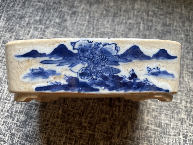 古玩陶瓷哥釉青花山水人物紋水仙盆真品鑒賞圖