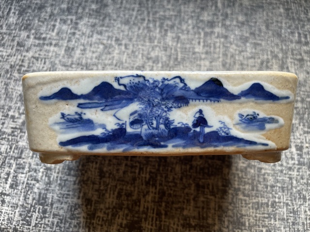 古玩陶瓷哥釉青花山水人物紋水仙盆真品鑒賞圖