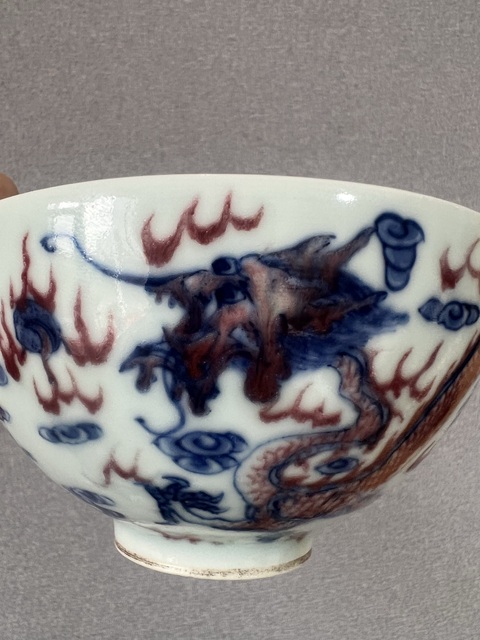 古玩陶瓷青花釉里紅龍鳳紋蓮子碗真品鑒賞圖