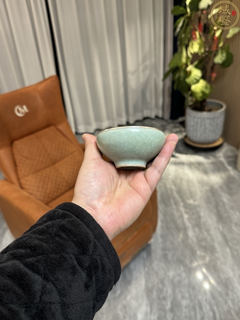 古玩陶瓷龍泉窯直口盞真品鑒賞圖