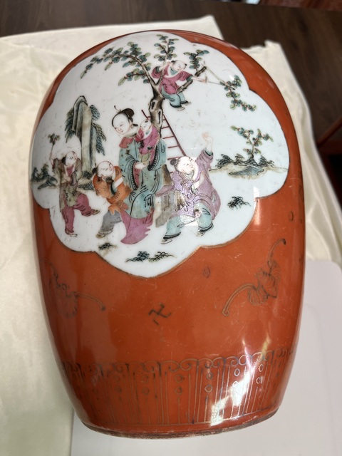 古玩陶瓷珊瑚紅開光粉彩仕女嬰戲圖冬瓜罐真品鑒賞圖
