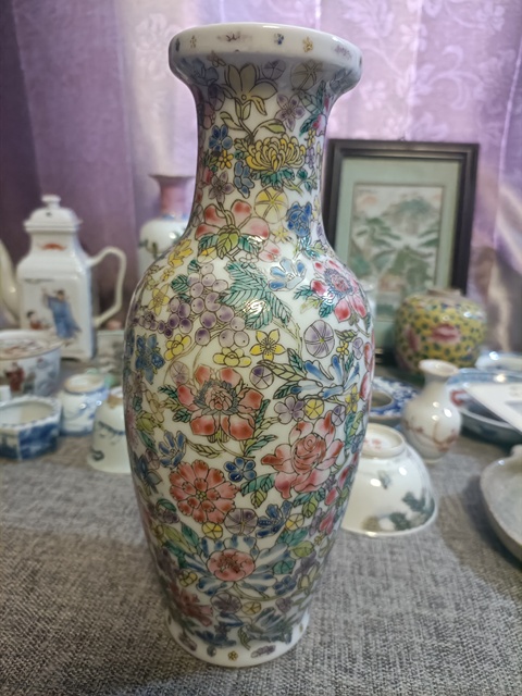 古玩陶瓷創(chuàng)匯粉彩百花不落地盤口瓶拍賣,當前價格1888元