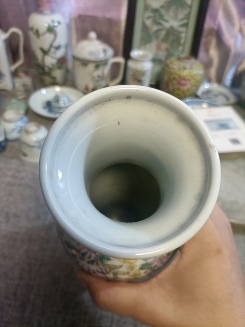 古玩陶瓷創(chuàng)匯粉彩百花不落地盤口瓶拍賣,當前價格1888元