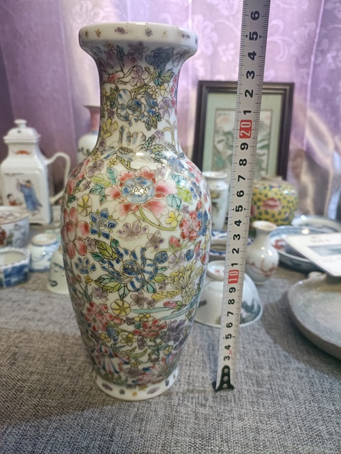 古玩陶瓷創(chuàng)匯粉彩百花不落地盤口瓶拍賣,當前價格1888元