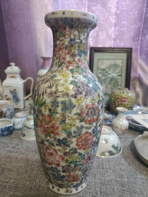 古玩陶瓷創(chuàng)匯粉彩百花不落地盤口瓶拍賣,當前價格1888元