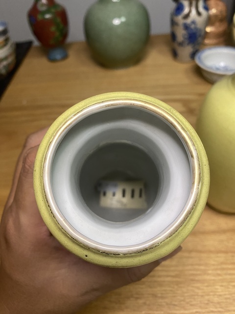 古玩陶瓷黃釉洗口瓶真品鑒賞圖