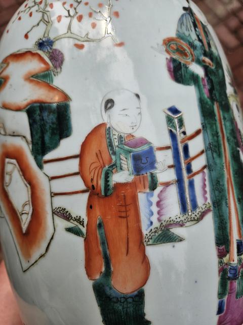 古玩陶瓷清晚期 粉彩人物紋觀音瓶真品鑒賞圖