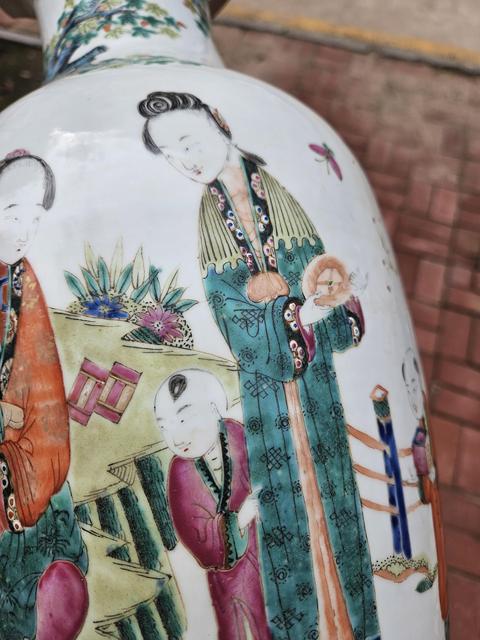 古玩陶瓷清晚期 粉彩人物紋觀音瓶真品鑒賞圖