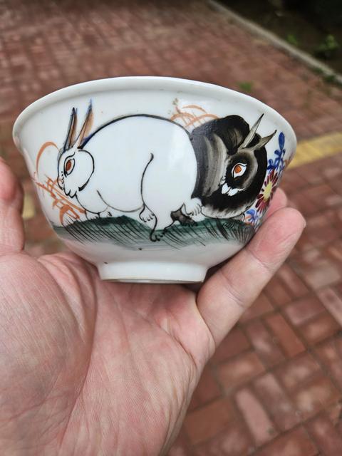 古玩陶瓷粉彩兔子紋碗真品鑒賞圖