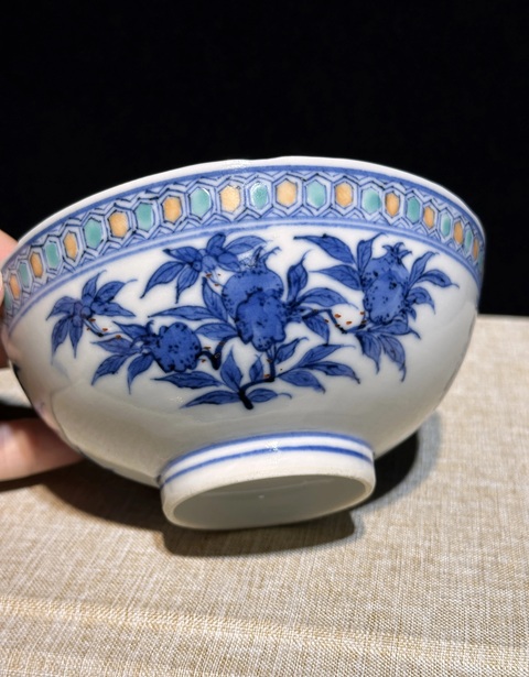 古玩陶瓷青花加彩花卉紋碗真品鑒賞圖