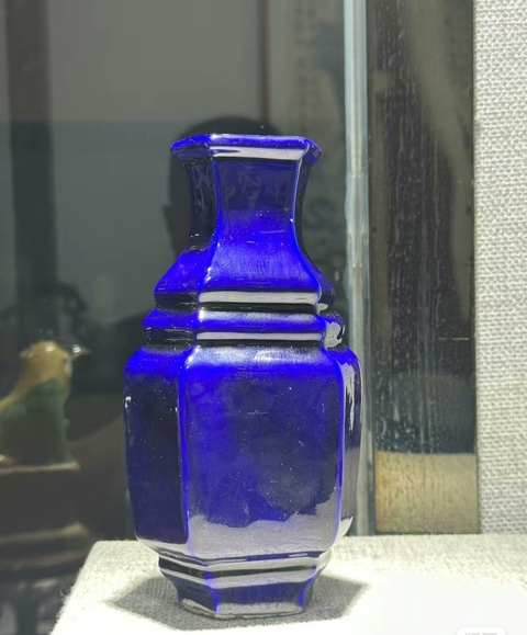 古玩陶瓷清中期霽藍釉四方瓶真品鑒賞圖