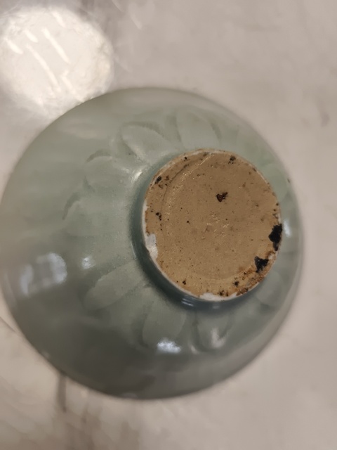 古玩陶瓷青釉蓮瓣刻花碗真品鑒賞圖