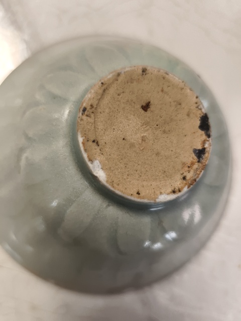 古玩陶瓷青釉蓮瓣刻花碗真品鑒賞圖