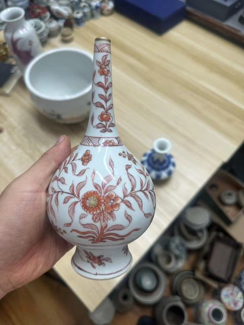 古玩陶瓷礬紅描金花卉紋香水瓶真品鑒賞圖