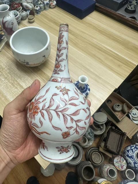 古玩陶瓷礬紅描金花卉紋香水瓶真品鑒賞圖