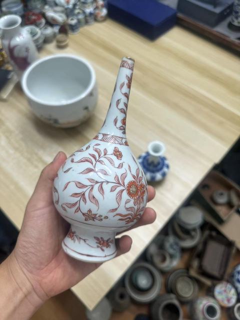 古玩陶瓷礬紅描金花卉紋香水瓶真品鑒賞圖