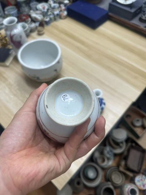 古玩陶瓷礬紅描金花卉紋香水瓶真品鑒賞圖