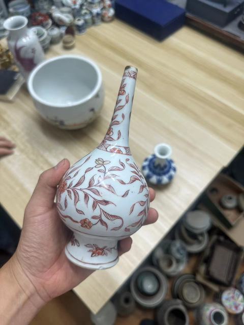 古玩陶瓷礬紅描金花卉紋香水瓶真品鑒賞圖