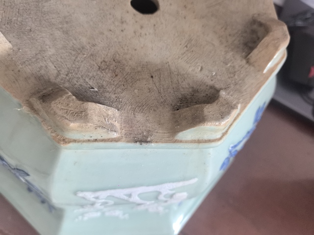 古玩陶瓷豆青釉青花玻璃白八方八足花盆真品鑒賞圖