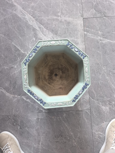 古玩陶瓷豆青釉青花玻璃白八方八足花盆真品鑒賞圖