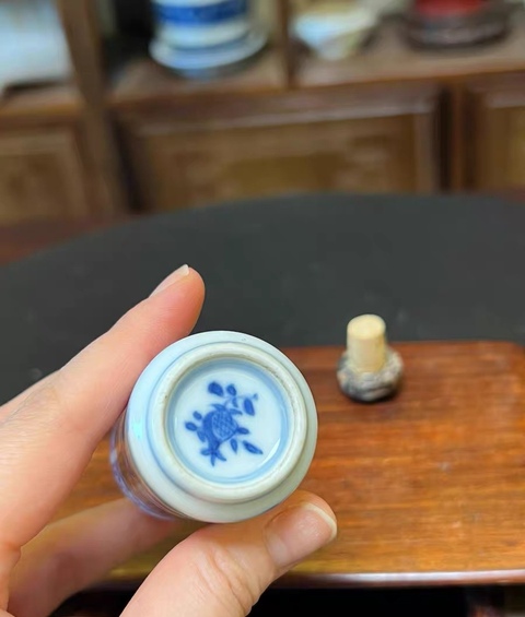 古玩陶瓷青花鼻煙壺真品鑒賞圖