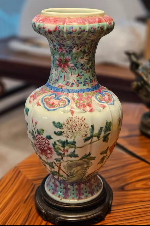 古玩陶瓷花卉紋粉彩瓶真品鑒賞圖