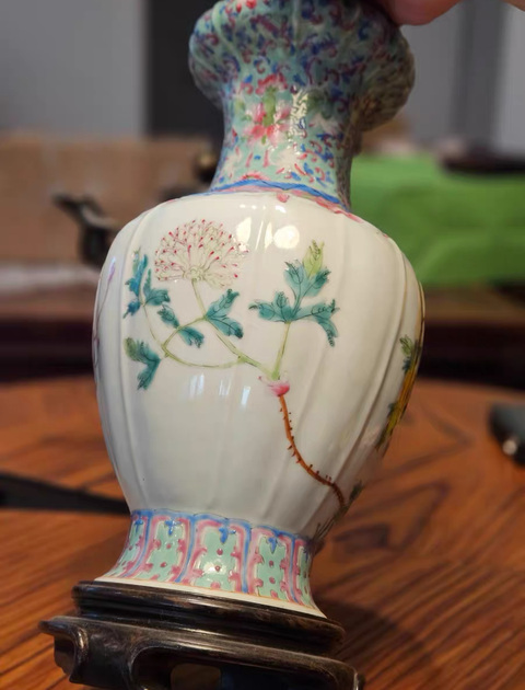 古玩陶瓷花卉紋粉彩瓶真品鑒賞圖