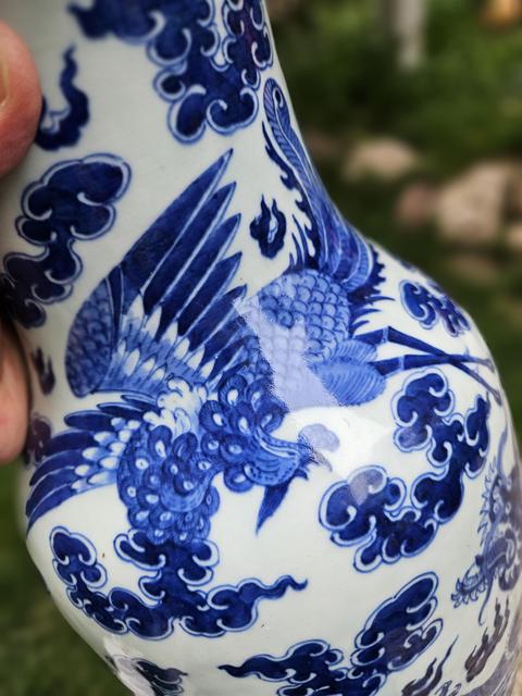 古玩陶瓷龍鳳紋青花瓶真品鑒賞圖