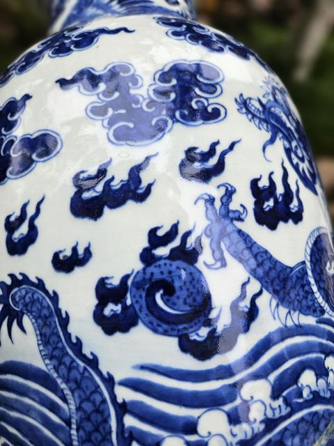 古玩陶瓷龍鳳紋青花瓶真品鑒賞圖
