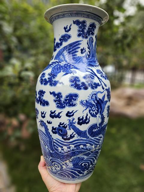 古玩陶瓷龍鳳紋青花瓶真品鑒賞圖