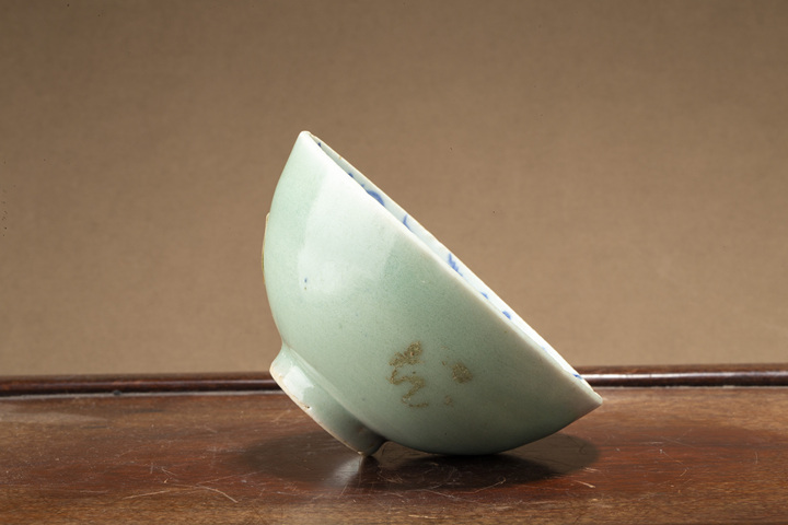 古玩陶瓷清中早·外豆青釉內青花云龍紋碗拍賣，當前價格0元